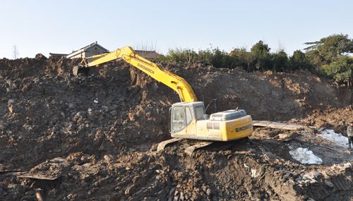 الحفارة ZG3255LC-9C